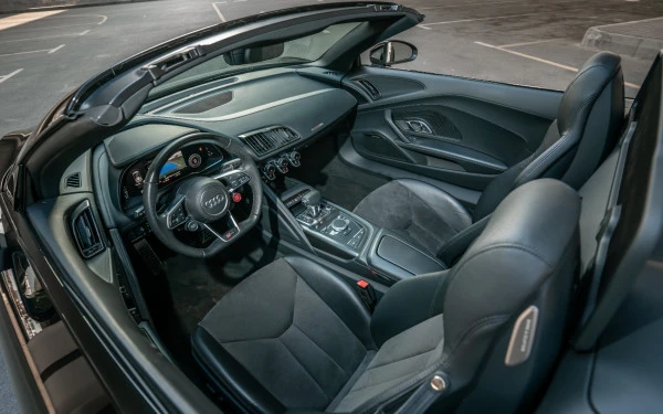  Black Audi R8 V10 Spyder Photo 6