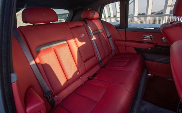  Grey Rolls Royce Cullinan Photo 6
